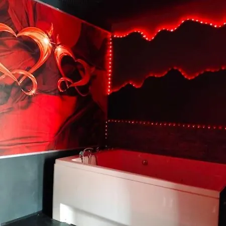 La Coquine, Room, Romantique Tulon